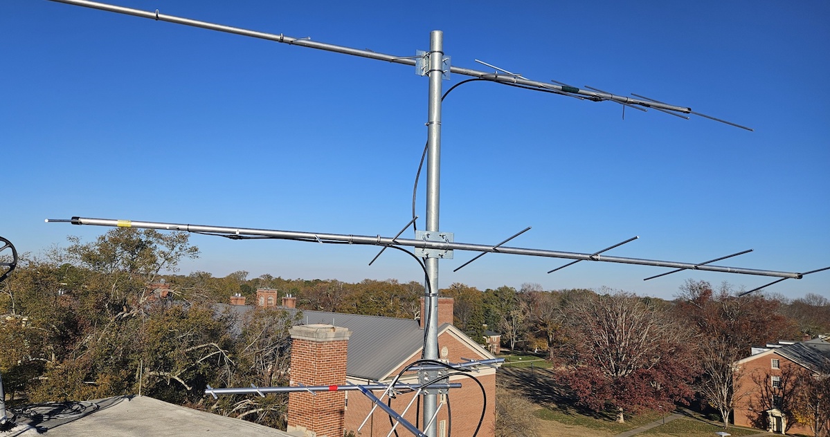 The Motus tracking system antenna is located on the roof of the James H. Thomason Library at Presbyterian College.